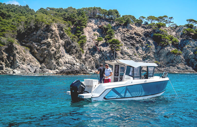 slider 2 Quicksilver Captur 705 Pilothouse